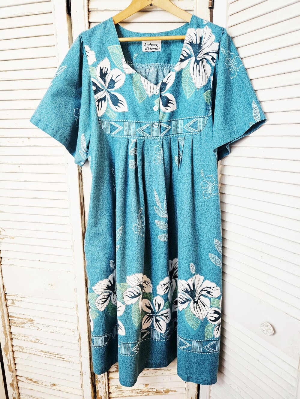 Vintage Turquoise & White Hawaiian Floral Dress Gathered With Pockets Medium